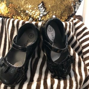 Black patent leather girl shoes